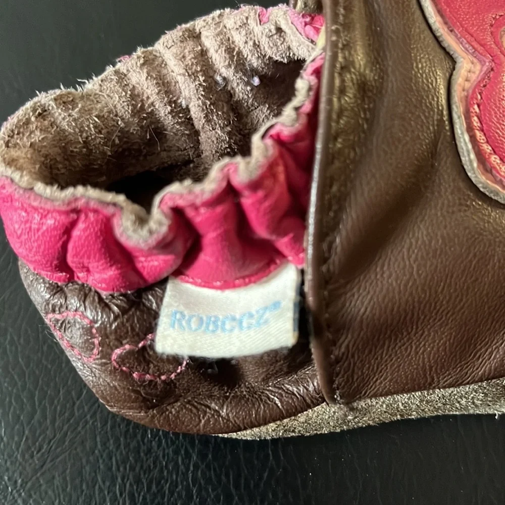 Brown and pink robeez